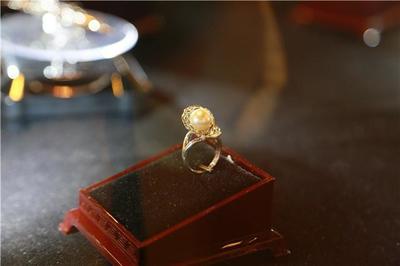 璀璨綻放，創(chuàng)意無(wú)限——青島大學(xué)首飾與珠寶設(shè)計(jì)畢業(yè)展引燃藝術(shù)火花